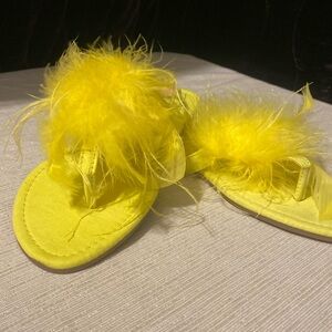 MISS L by LILIANA - women’s yellow summer sandals with feathers size 10